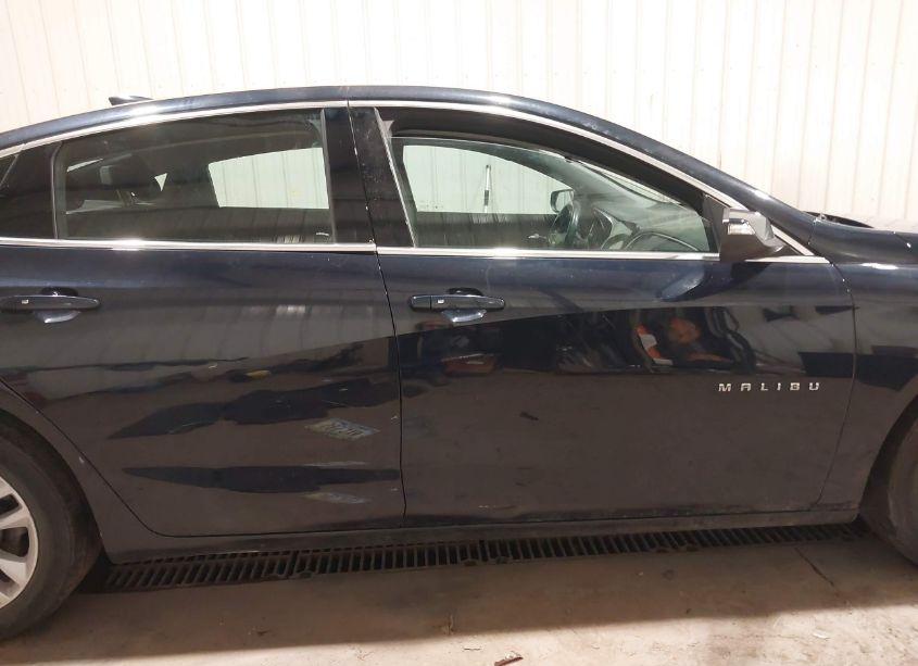 Photo 13 of 2017 Chevrolet Malibu 1LT (VIN 1G1ZE5ST1HF237398)