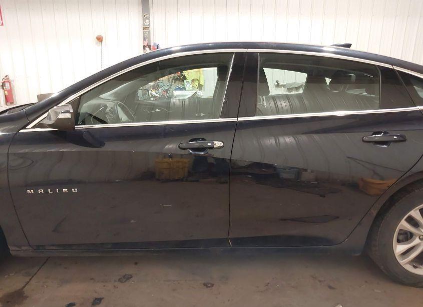 Photo 14 of 2017 Chevrolet Malibu 1LT (VIN 1G1ZE5ST1HF237398)