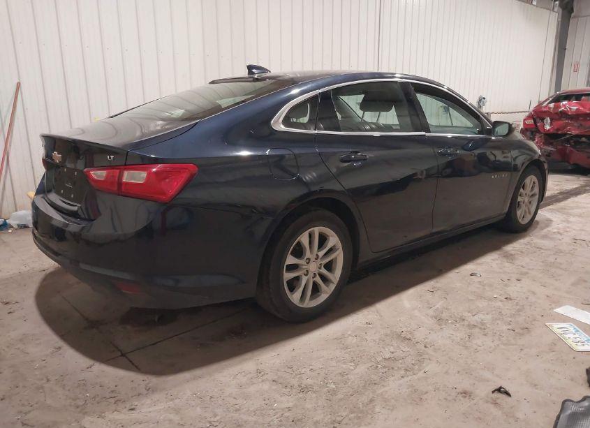 Photo 4 of 2017 Chevrolet Malibu 1LT (VIN 1G1ZE5ST1HF237398)