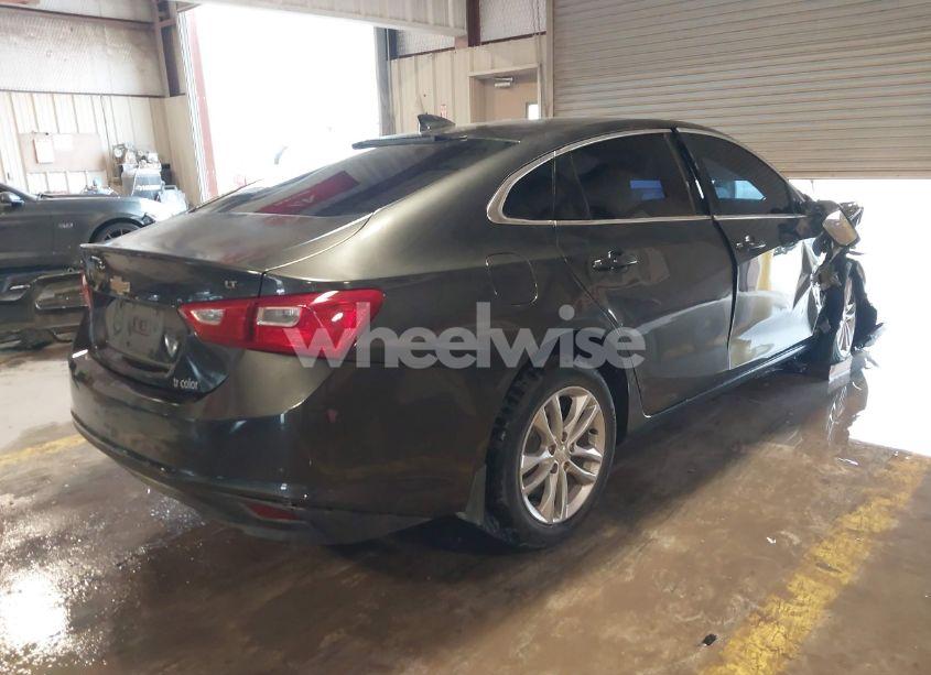 Photo 4 of 2017 Chevrolet Malibu 1LT (VIN 1G1ZE5ST1HF239474)