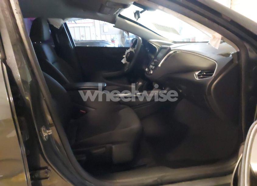 Photo 5 of 2017 Chevrolet Malibu 1LT (VIN 1G1ZE5ST1HF239474)