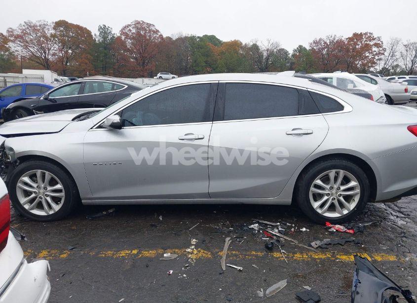 Photo 14 of 2017 Chevrolet Malibu 1LT (VIN 1G1ZE5ST1HF246831)