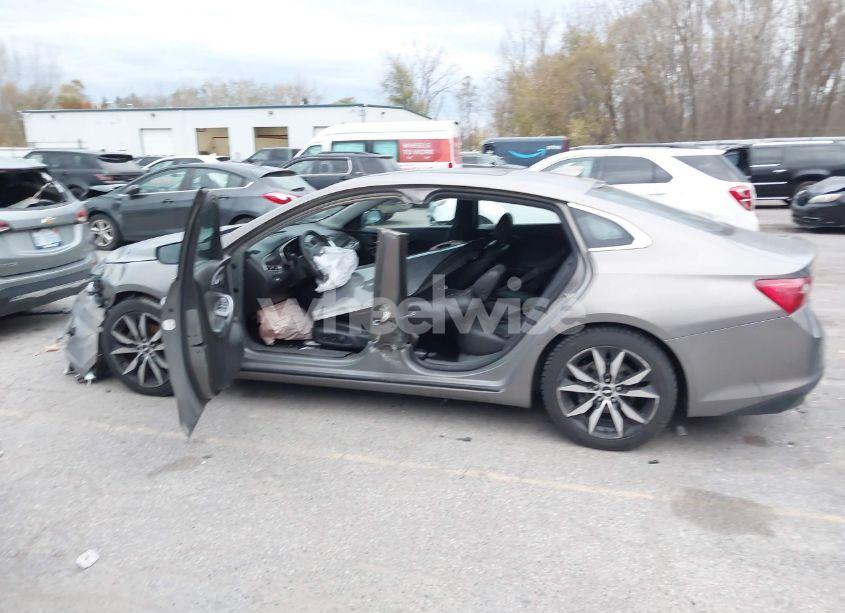 Photo 13 of 2017 Chevrolet Malibu 1LT (VIN 1G1ZE5ST1HF249292)