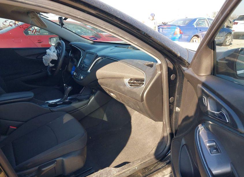 Photo 5 of 2017 Chevrolet Malibu 1LT (VIN 1G1ZE5ST1HF251074)