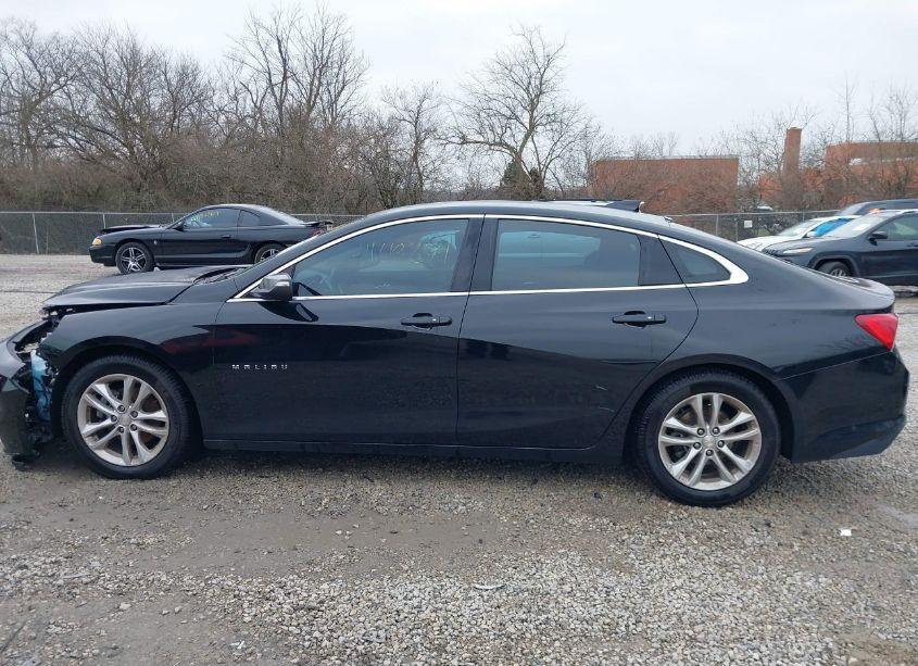 Photo 15 of 2017 Chevrolet Malibu 1LT (VIN 1G1ZE5ST1HF252595)