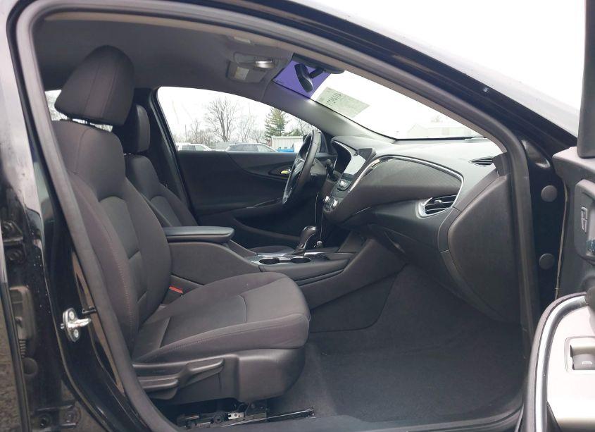 Photo 5 of 2017 Chevrolet Malibu 1LT (VIN 1G1ZE5ST1HF252595)