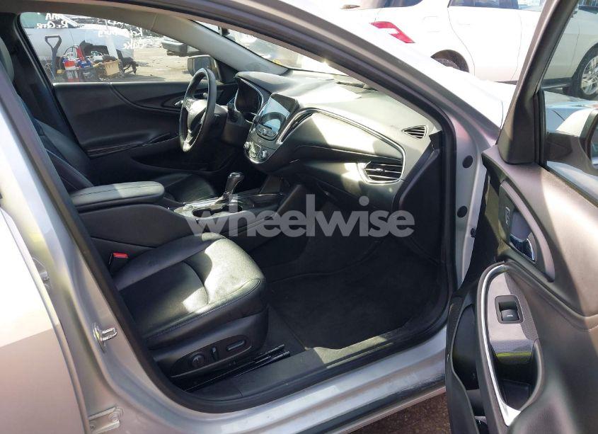 Photo 5 of 2017 Chevrolet Malibu 1LT (VIN 1G1ZE5ST1HF257859)