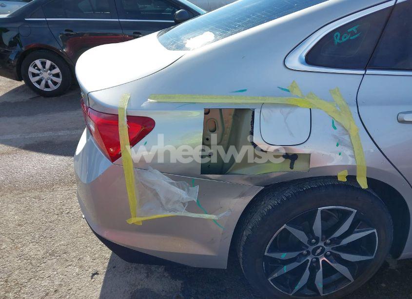 Photo 6 of 2017 Chevrolet Malibu 1LT (VIN 1G1ZE5ST1HF257859)