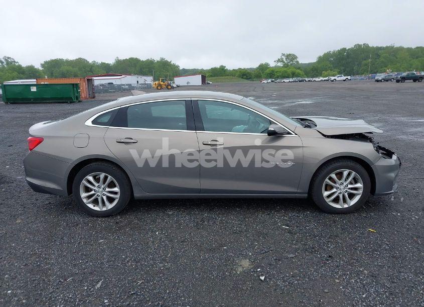 Photo 14 of 2017 Chevrolet Malibu 1LT (VIN 1G1ZE5ST1HF260910)