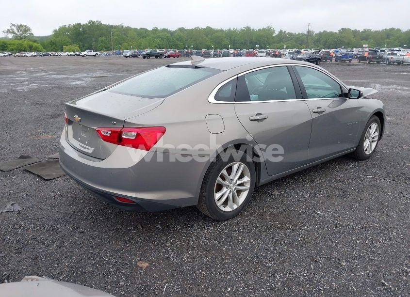 Photo 4 of 2017 Chevrolet Malibu 1LT (VIN 1G1ZE5ST1HF260910)