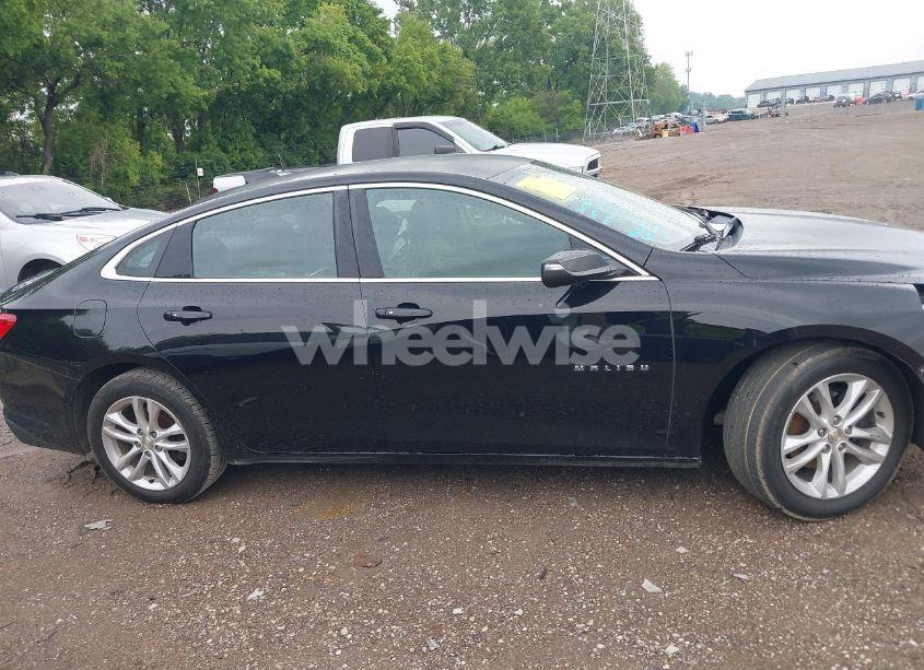 Photo 14 of 2017 Chevrolet Malibu 1LT (VIN 1G1ZE5ST1HF269977)