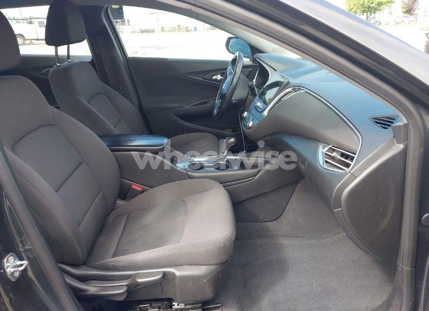 Photo 5 of 2017 Chevrolet Malibu 1LT (VIN 1G1ZE5ST1HF274788)