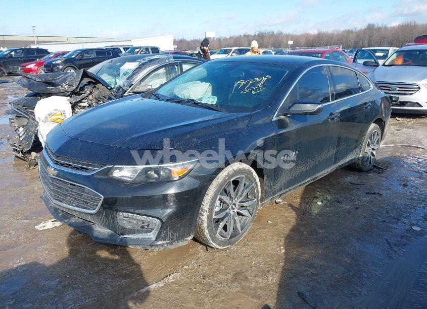 Photo 2 of 2017 Chevrolet Malibu 1LT (VIN 1G1ZE5ST1HF284768)