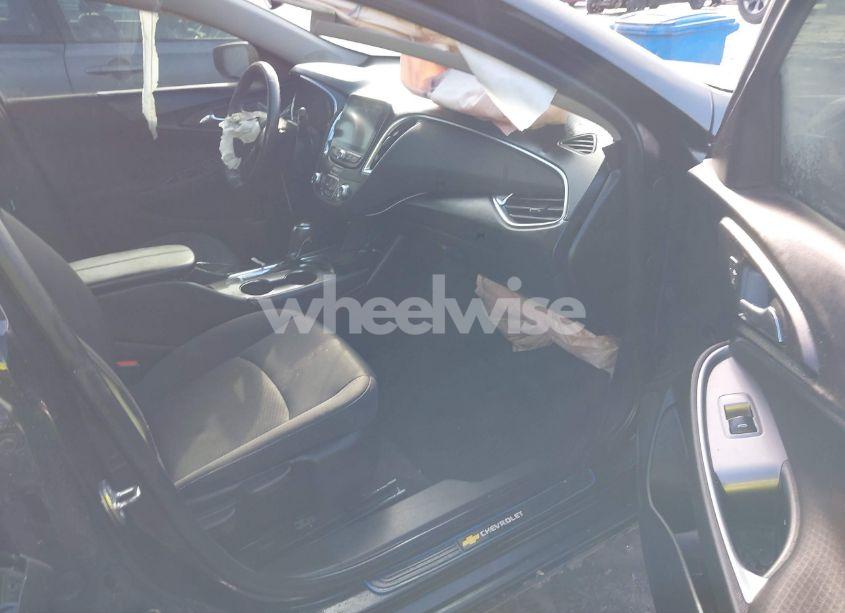 Photo 5 of 2017 Chevrolet Malibu 1LT (VIN 1G1ZE5ST1HF284768)