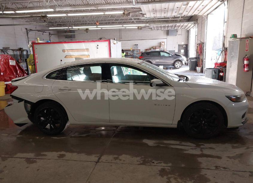 Photo 14 of 2017 Chevrolet Malibu 1LT (VIN 1G1ZE5ST1HF286004)