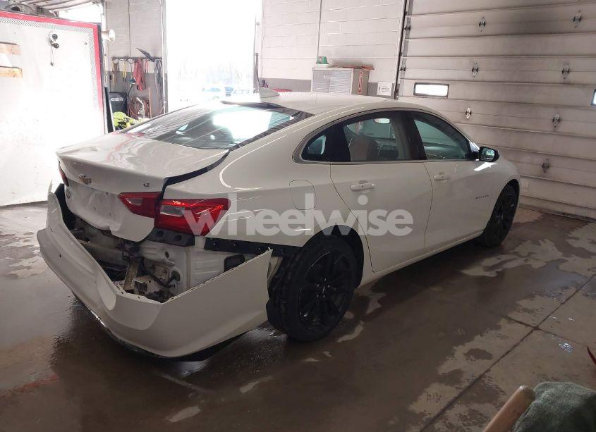 Photo 4 of 2017 Chevrolet Malibu 1LT (VIN 1G1ZE5ST1HF286004)