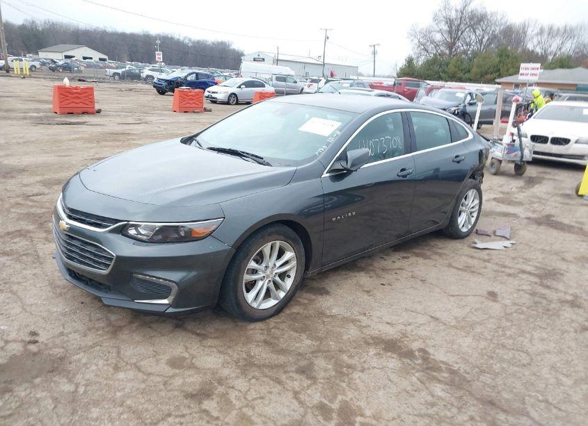 Photo 2 of 2016 Chevrolet Malibu 1LT (VIN 1G1ZE5ST2GF185942)