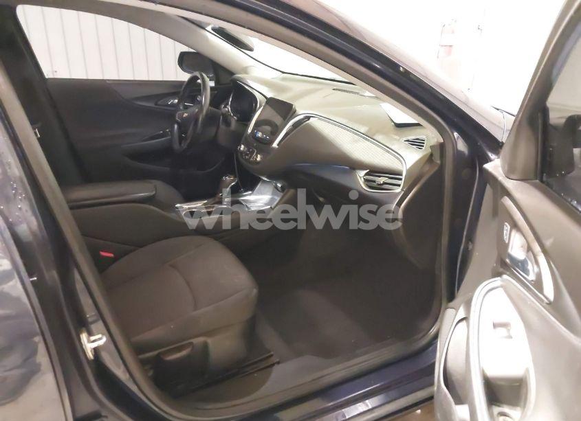 Photo 5 of 2016 Chevrolet Malibu 1LT (VIN 1G1ZE5ST2GF205350)