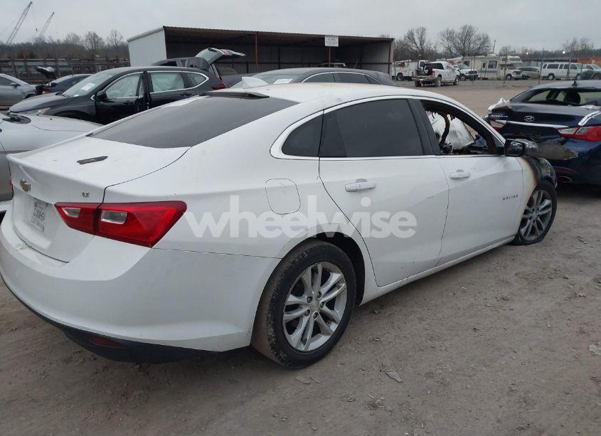 Photo 4 of 2016 Chevrolet Malibu 1LT (VIN 1G1ZE5ST2GF208782)