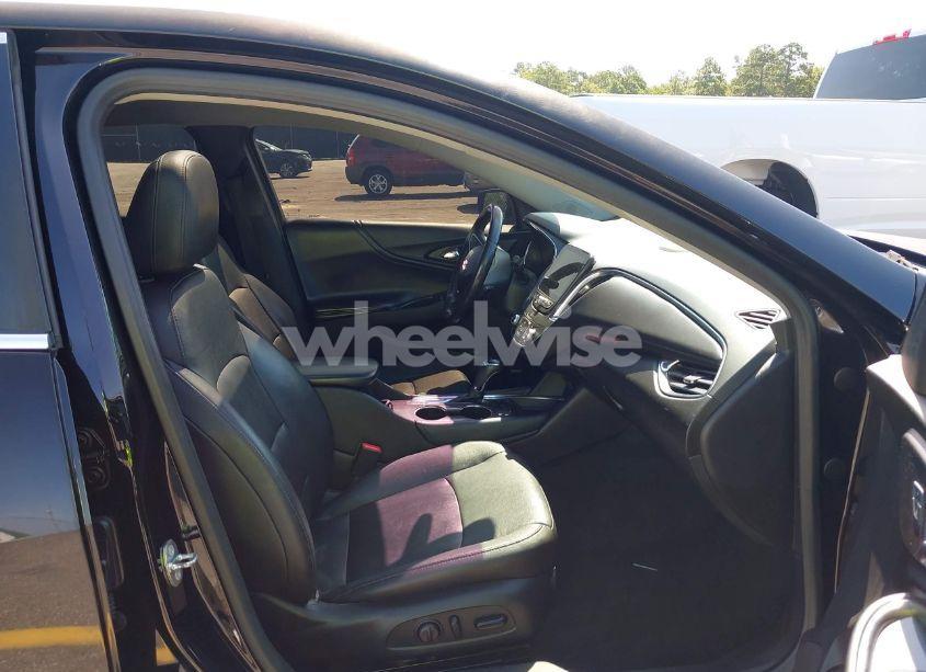Photo 5 of 2016 Chevrolet Malibu 1LT (VIN 1G1ZE5ST2GF218115)