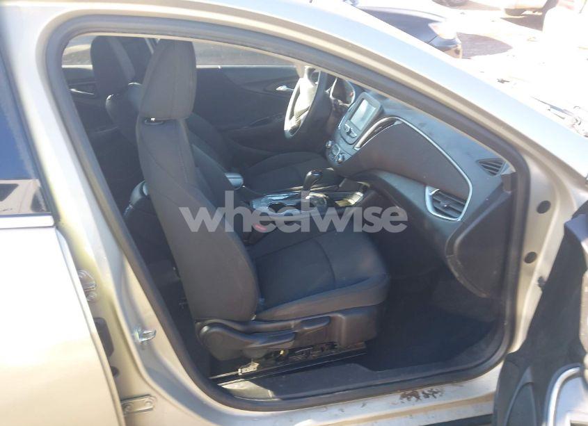 Photo 5 of 2016 Chevrolet Malibu 1LT (VIN 1G1ZE5ST2GF223766)