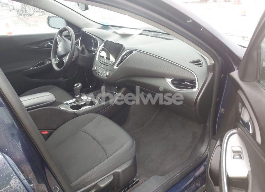 Photo 5 of 2016 Chevrolet Malibu 1LT (VIN 1G1ZE5ST2GF223900)