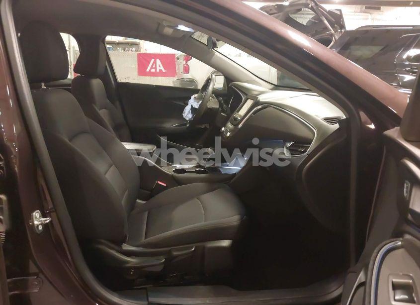 Photo 5 of 2016 Chevrolet Malibu 1LT (VIN 1G1ZE5ST2GF224979)