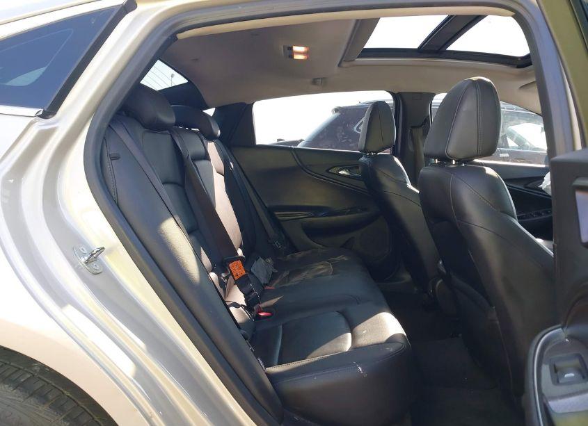 Photo 8 of 2016 Chevrolet Malibu 1LT (VIN 1G1ZE5ST2GF226490)