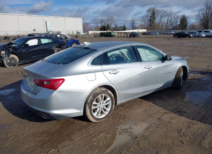 Photo 4 of 2016 Chevrolet Malibu 1LT (VIN 1G1ZE5ST2GF240325)