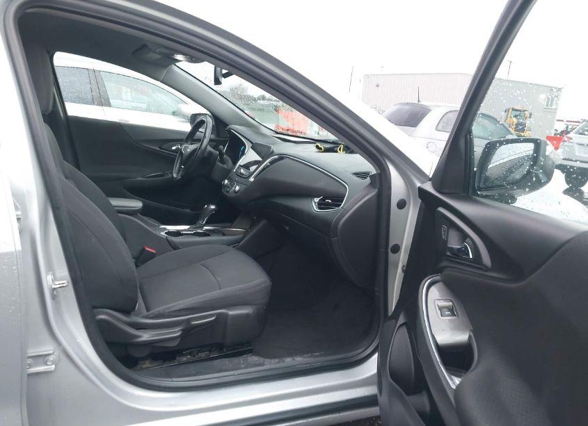 Photo 5 of 2016 Chevrolet Malibu 1LT (VIN 1G1ZE5ST2GF243905)