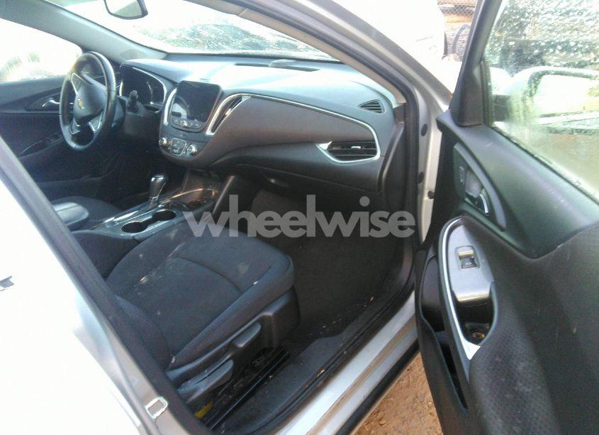 Photo 5 of 2016 Chevrolet Malibu 1LT (VIN 1G1ZE5ST2GF254564)