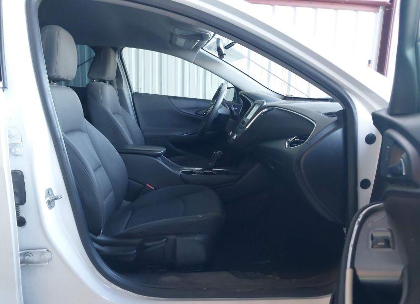 Photo 5 of 2016 Chevrolet Malibu 1LT (VIN 1G1ZE5ST2GF288939)