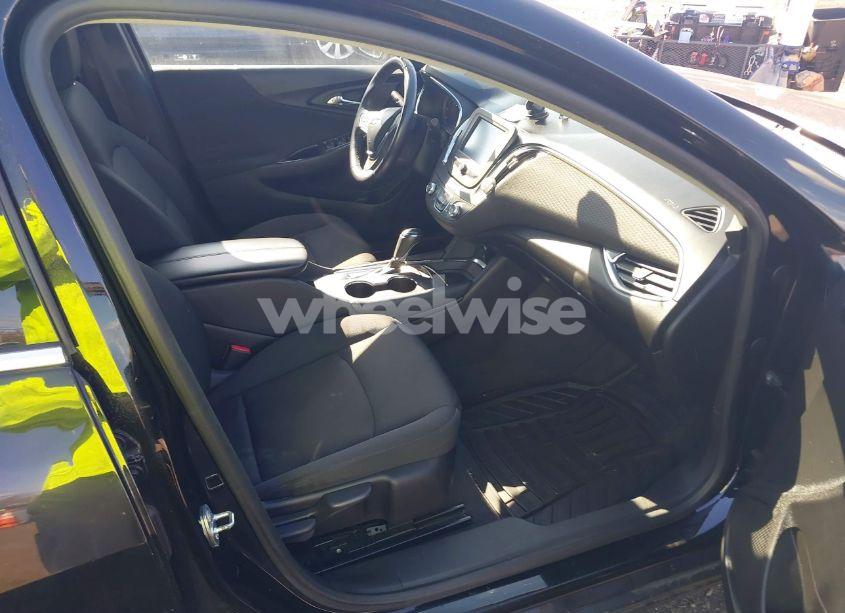 Photo 5 of 2016 Chevrolet Malibu 1LT (VIN 1G1ZE5ST2GF297995)