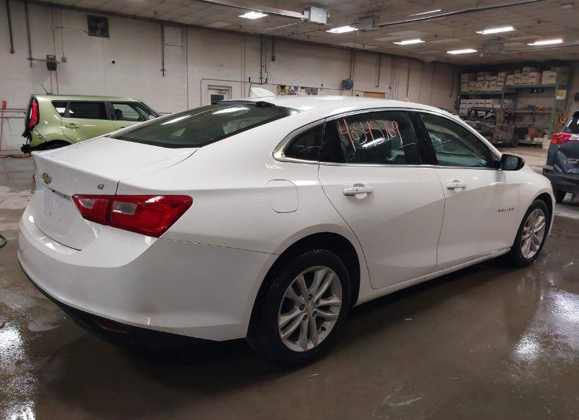 Photo 4 of 2016 Chevrolet Malibu 1LT (VIN 1G1ZE5ST2GF298998)