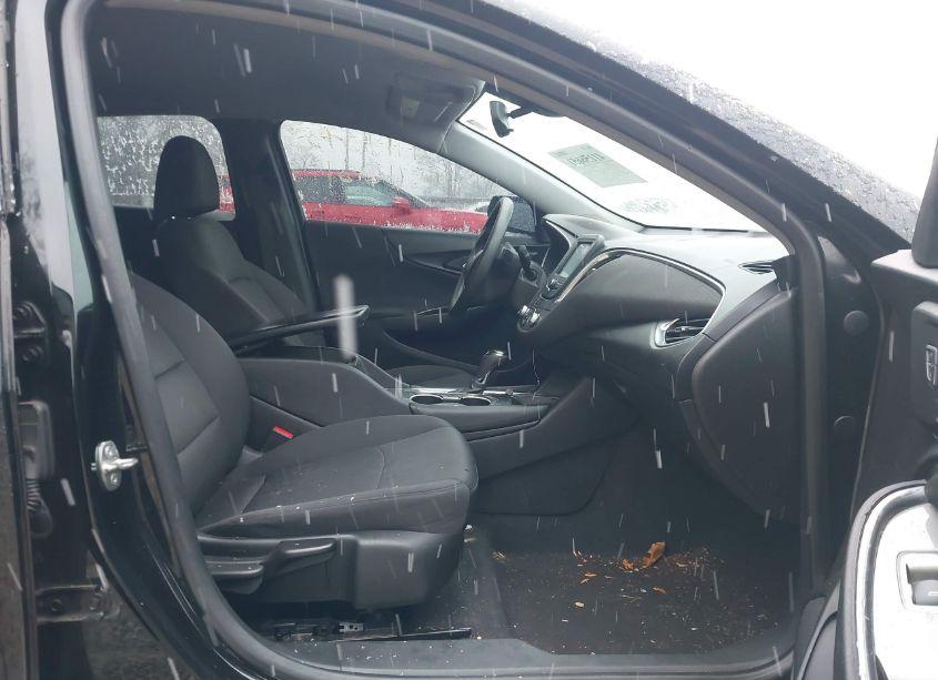 Photo 5 of 2016 Chevrolet Malibu 1LT (VIN 1G1ZE5ST2GF306355)