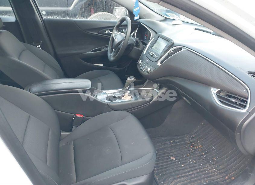 Photo 5 of 2016 Chevrolet Malibu 1LT (VIN 1G1ZE5ST2GF331384)