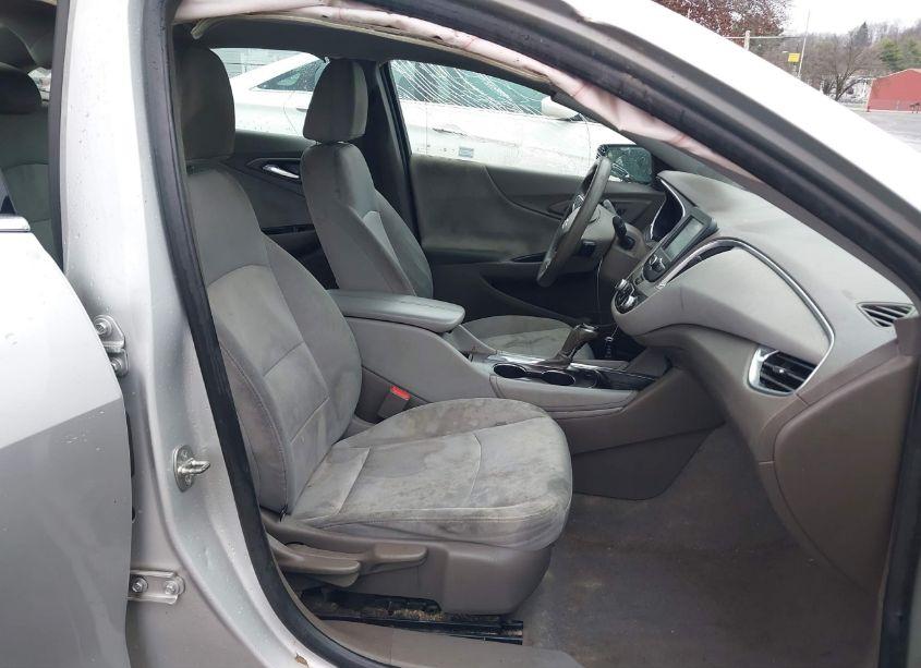 Photo 5 of 2016 Chevrolet Malibu 1LT (VIN 1G1ZE5ST2GF344961)