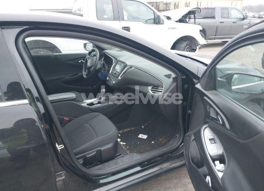 Photo 5 of 2017 Chevrolet Malibu 1LT (VIN 1G1ZE5ST2HF104004)