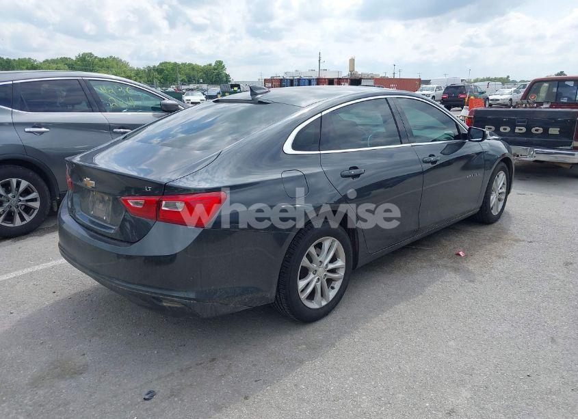 Photo 4 of 2017 Chevrolet Malibu 1LT (VIN 1G1ZE5ST2HF106951)