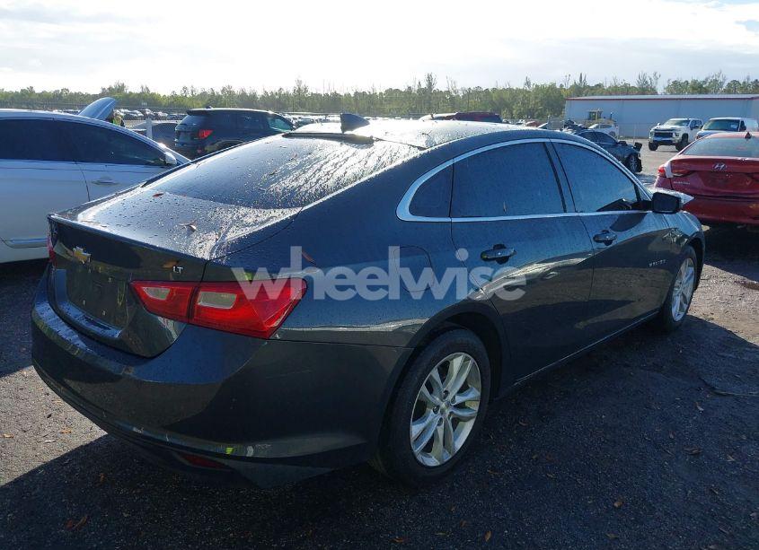 Photo 4 of 2017 Chevrolet Malibu 1LT (VIN 1G1ZE5ST2HF109946)