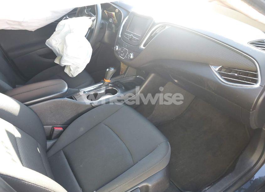 Photo 5 of 2017 Chevrolet Malibu 1LT (VIN 1G1ZE5ST2HF109946)