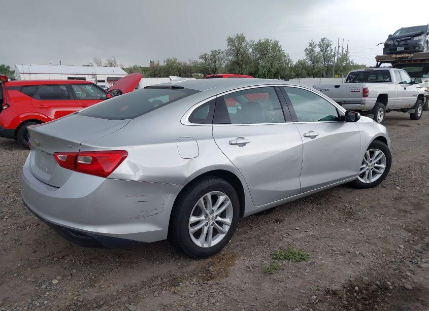 Photo 4 of 2017 Chevrolet Malibu 1LT (VIN 1G1ZE5ST2HF115889)
