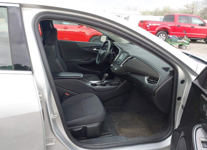 Photo 5 of 2017 Chevrolet Malibu 1LT (VIN 1G1ZE5ST2HF115889)