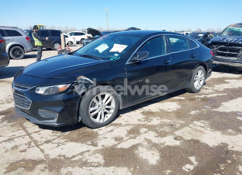 Photo 2 of 2017 Chevrolet Malibu 1LT (VIN 1G1ZE5ST2HF129159)