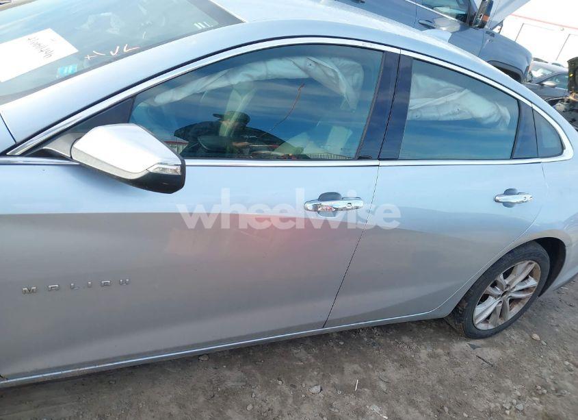 Photo 14 of 2017 Chevrolet Malibu 1LT (VIN 1G1ZE5ST2HF141991)
