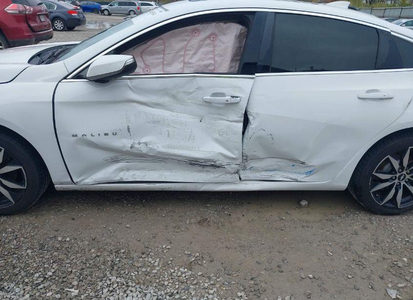 Photo 6 of 2017 Chevrolet Malibu 1LT (VIN 1G1ZE5ST2HF148309)