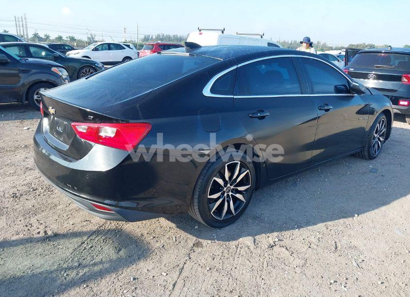 Photo 4 of 2017 Chevrolet Malibu 1LT (VIN 1G1ZE5ST2HF148892)