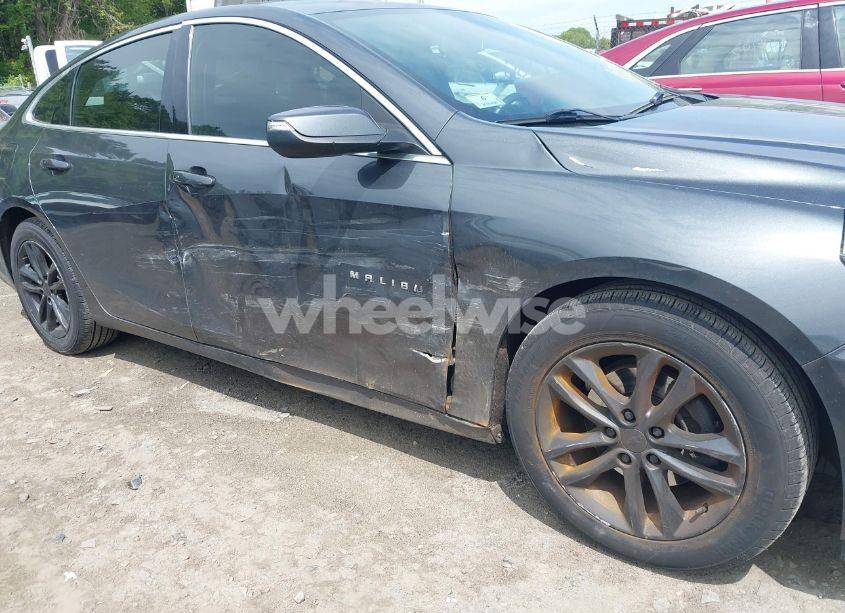 Photo 6 of 2017 Chevrolet Malibu 1LT (VIN 1G1ZE5ST2HF154238)