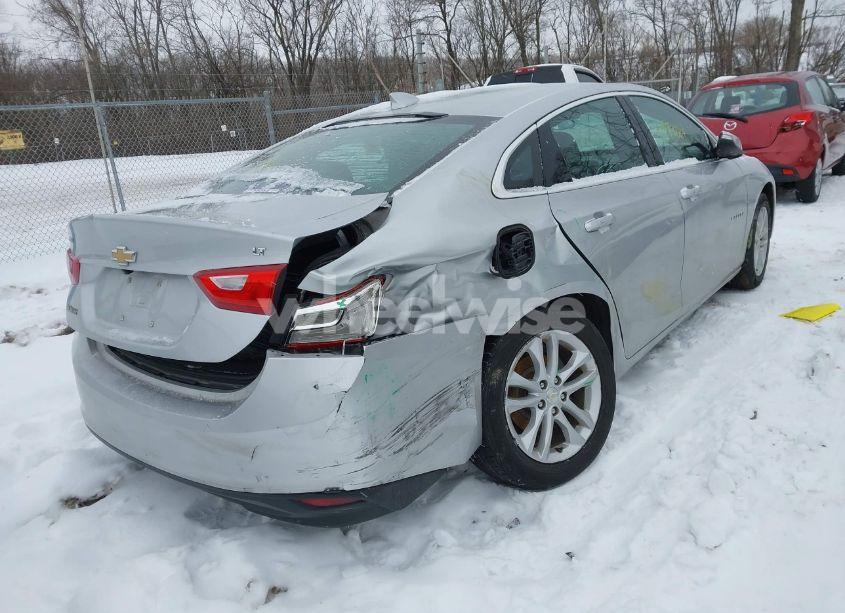 Photo 4 of 2017 Chevrolet Malibu 1LT (VIN 1G1ZE5ST2HF157981)