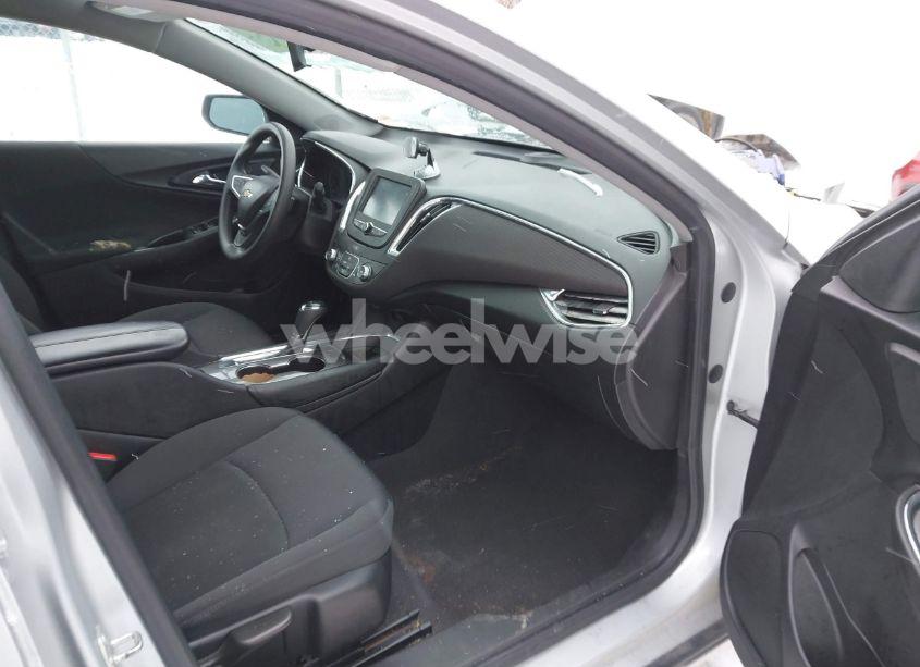 Photo 5 of 2017 Chevrolet Malibu 1LT (VIN 1G1ZE5ST2HF157981)